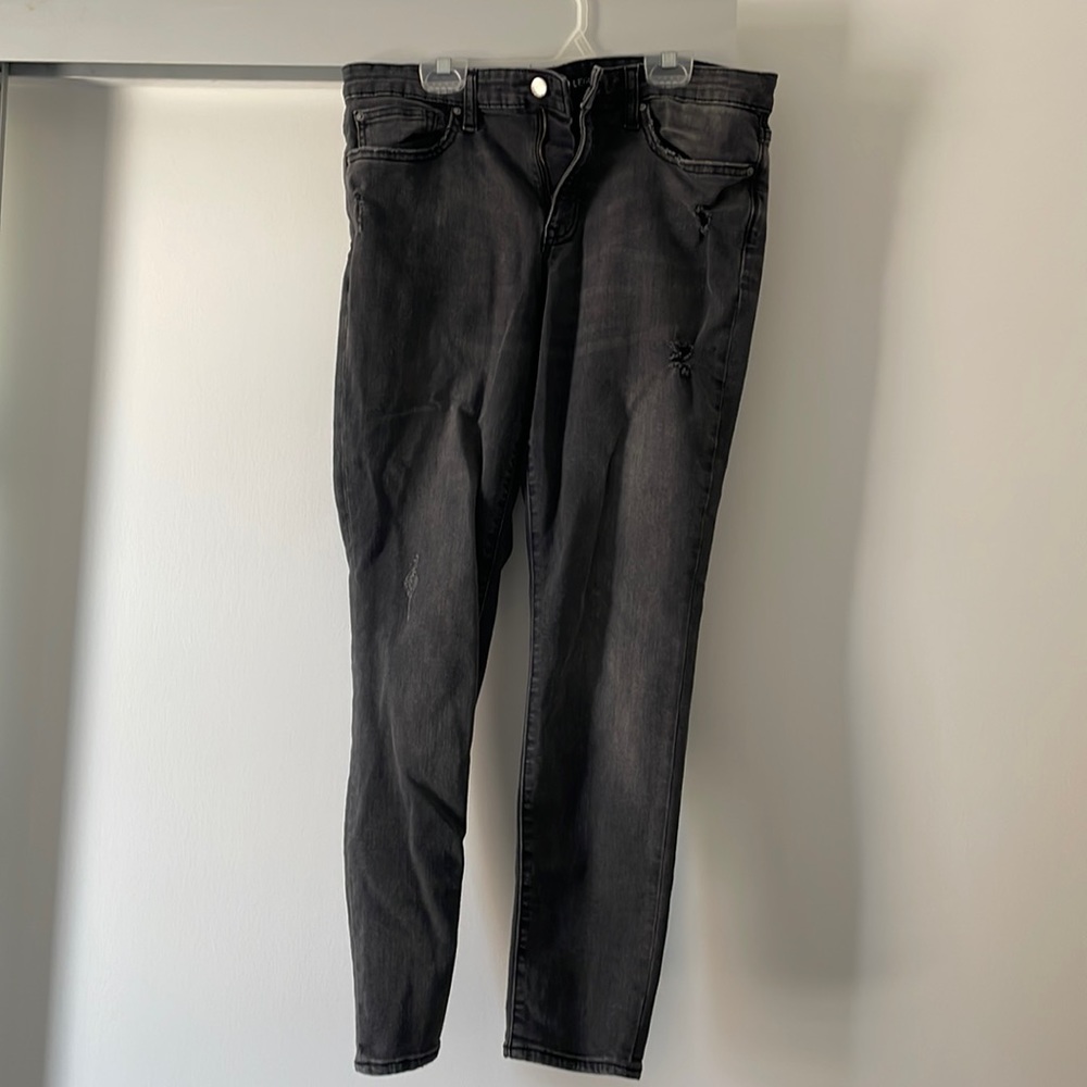 Slightly distressed Skinny Jeans